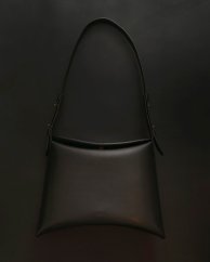 Kožená kabelka na rameno/predlaktie Lyda čierna